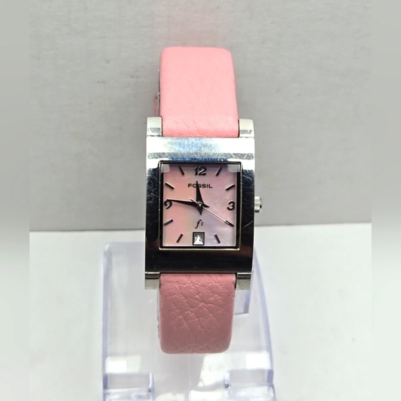 Womens Fossil Tank Watch 22mm Silver Tone Pink MOP Date Leather Band New Battery - Picture 1 of 11